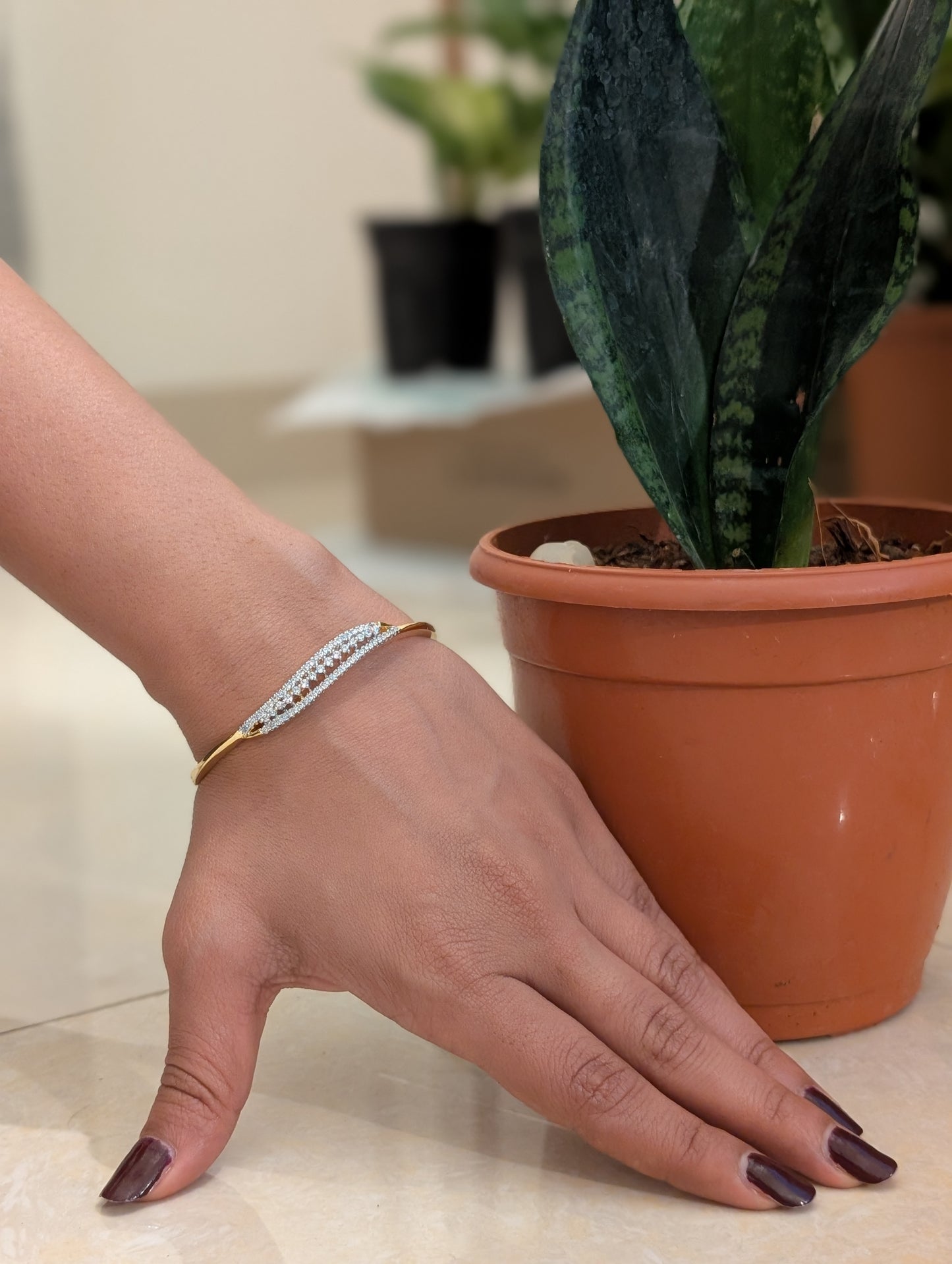 Simple and Elegant Wavy Bracelet
