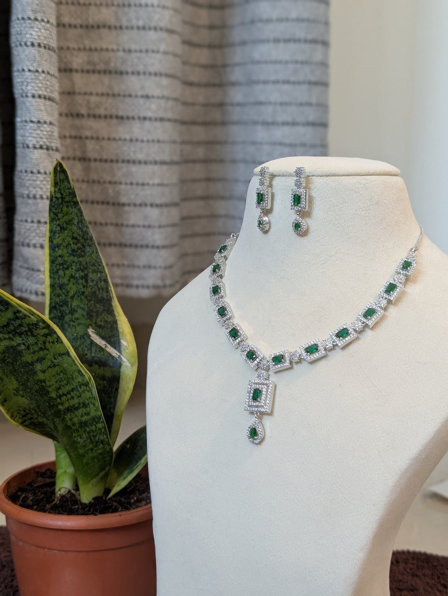 Emerald's Whisper Diamond Set