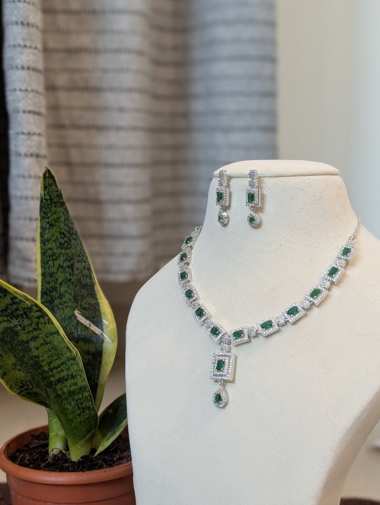 Emerald's Whisper Diamond Set
