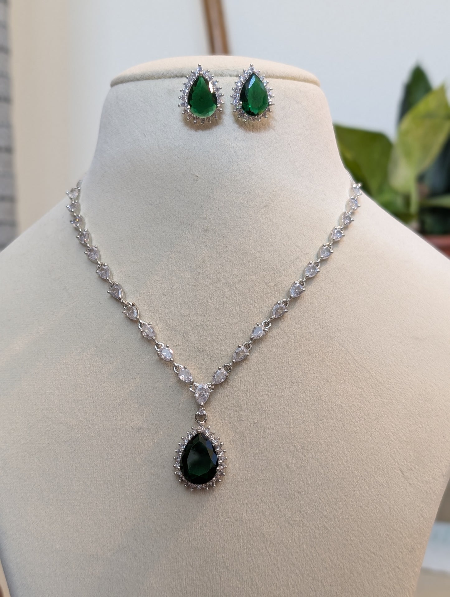 Emerald Green Necklace Set
