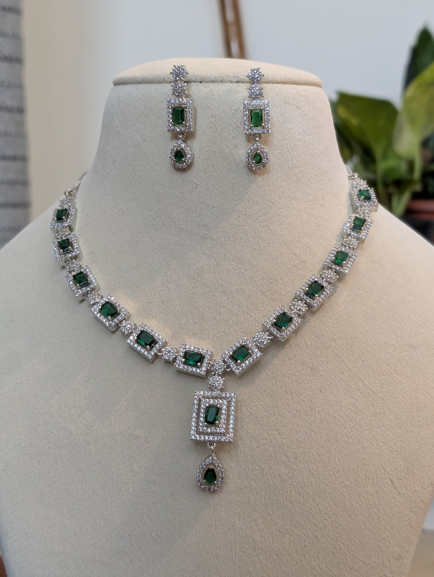 Emerald's Whisper Diamond Set