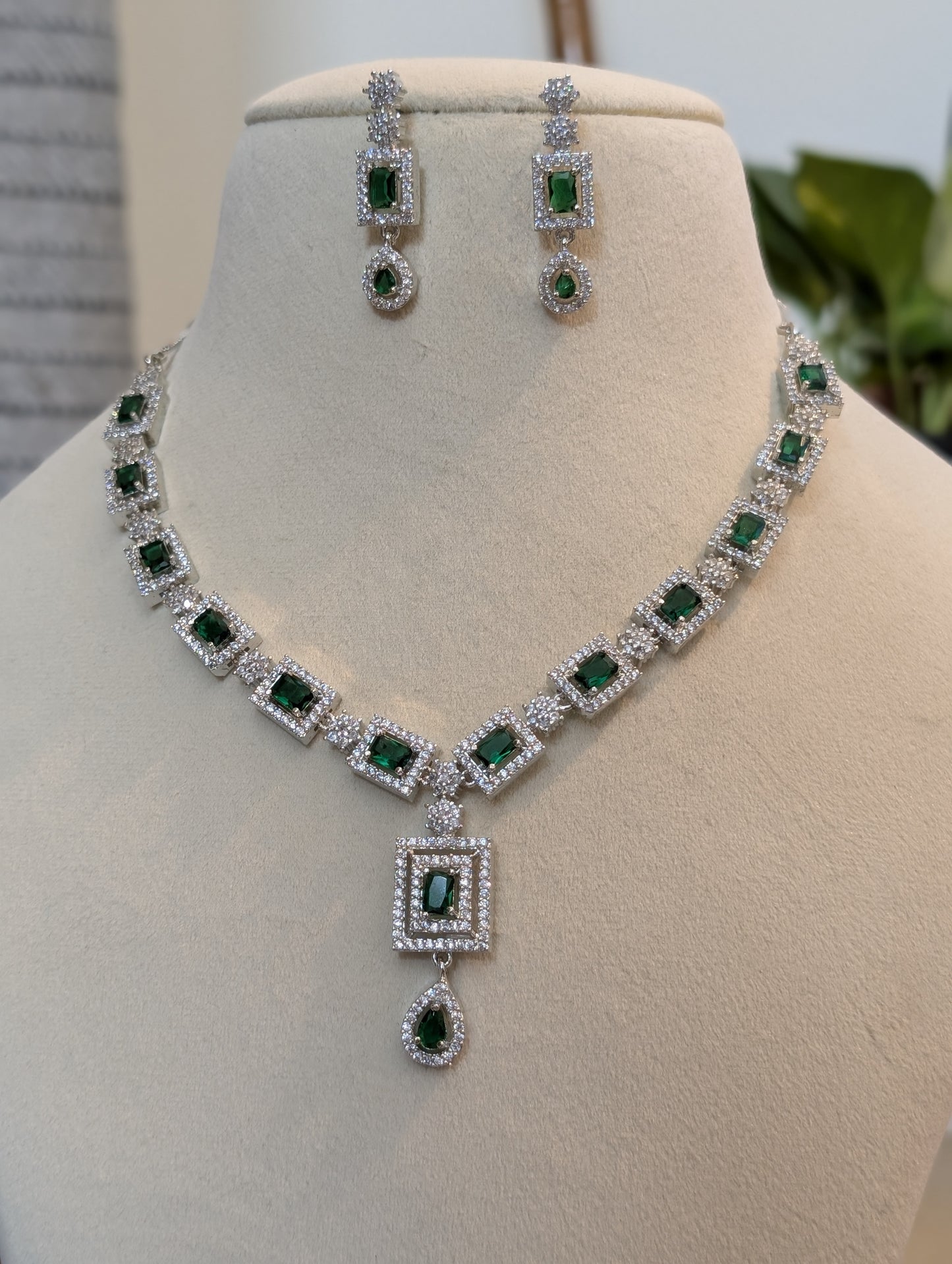 Emerald's Whisper Diamond Set