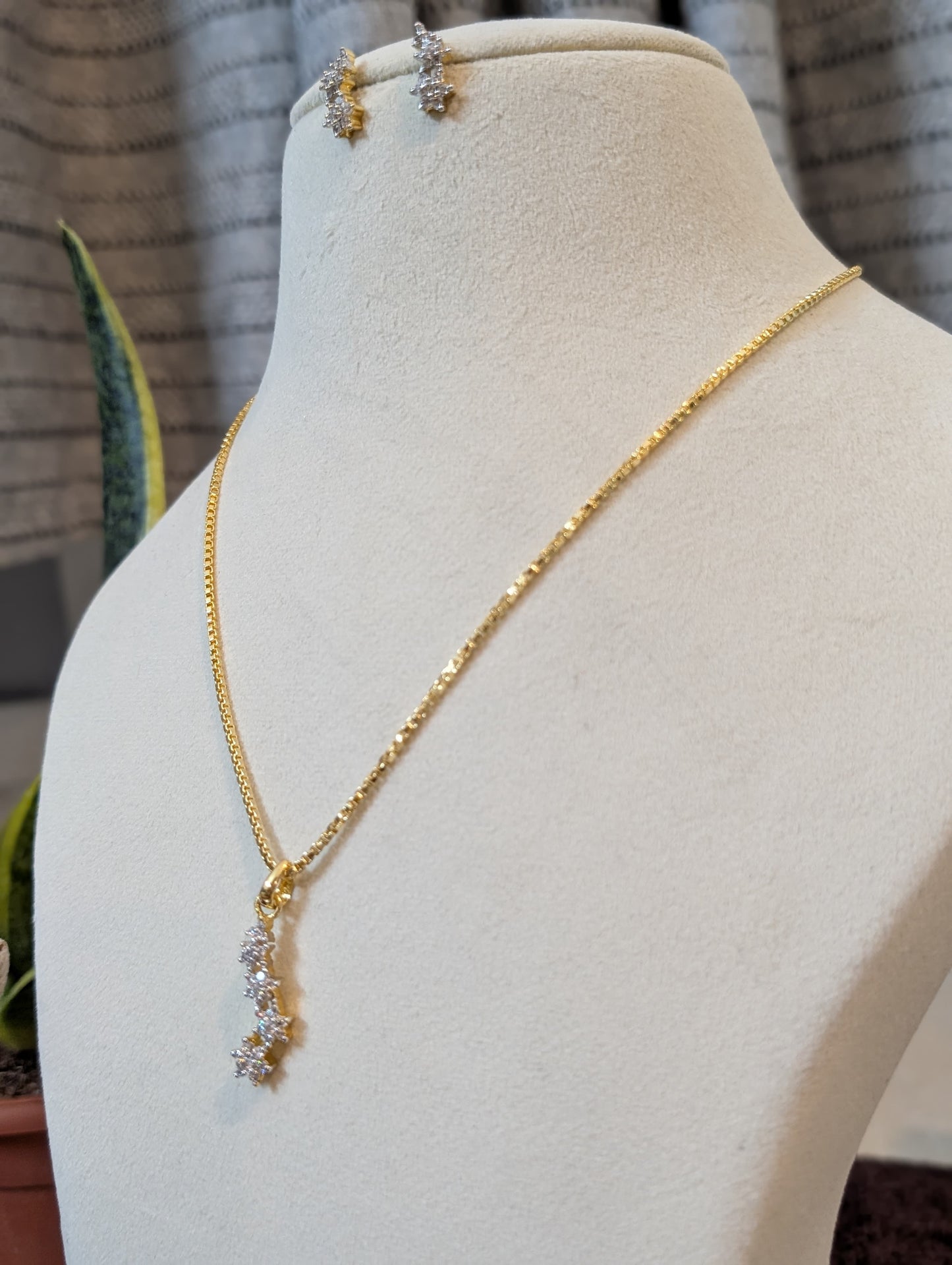Four Stars Necklace Set