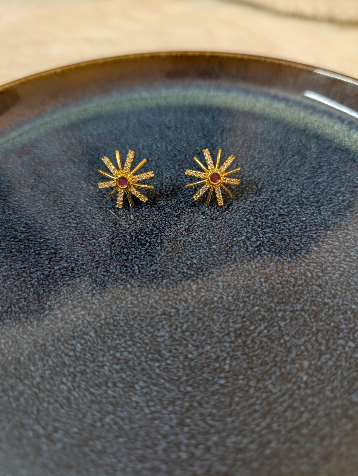 Dazzling Lines Studs