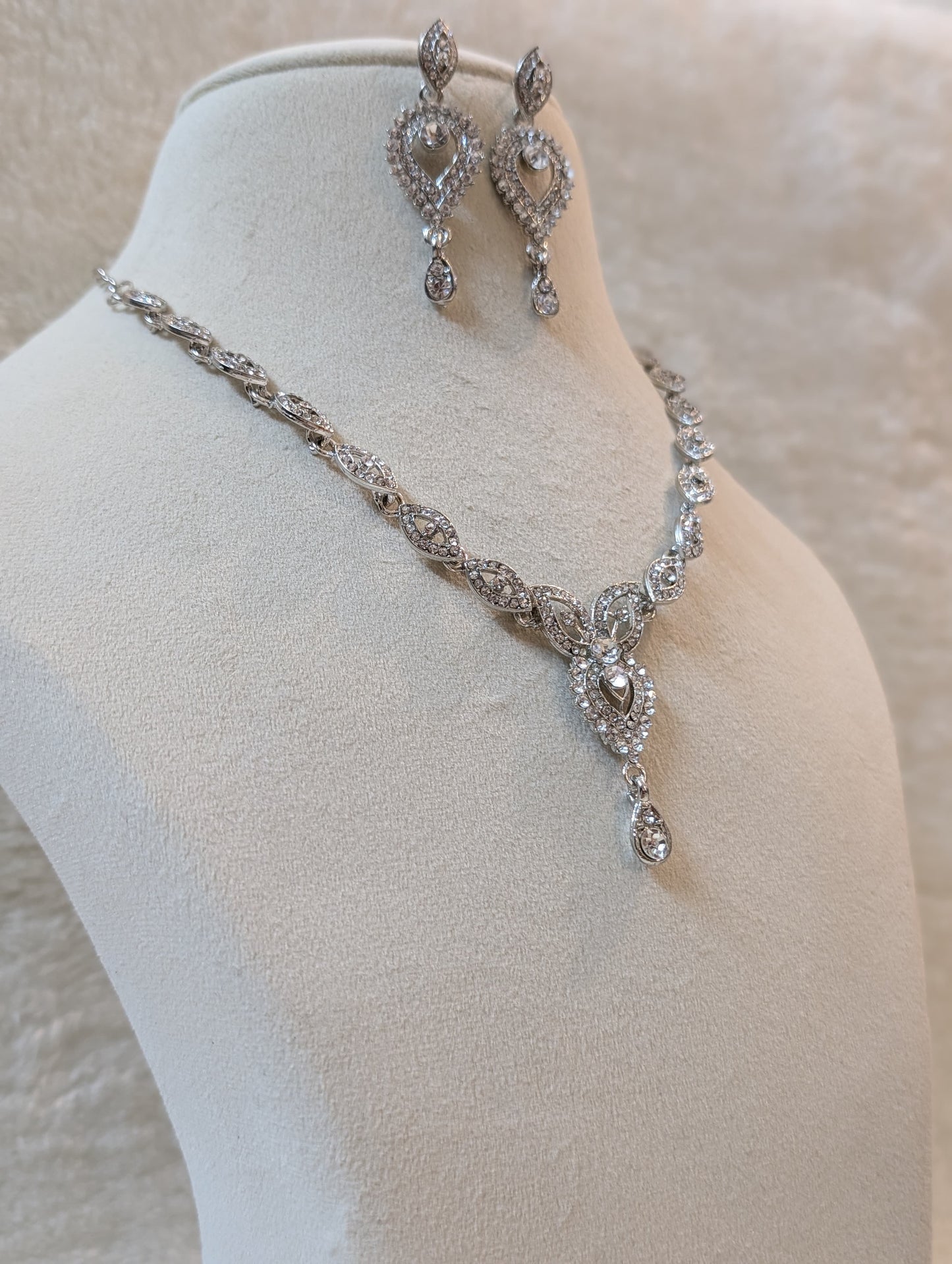 Opulent Charm Adornments - Silver Shade
