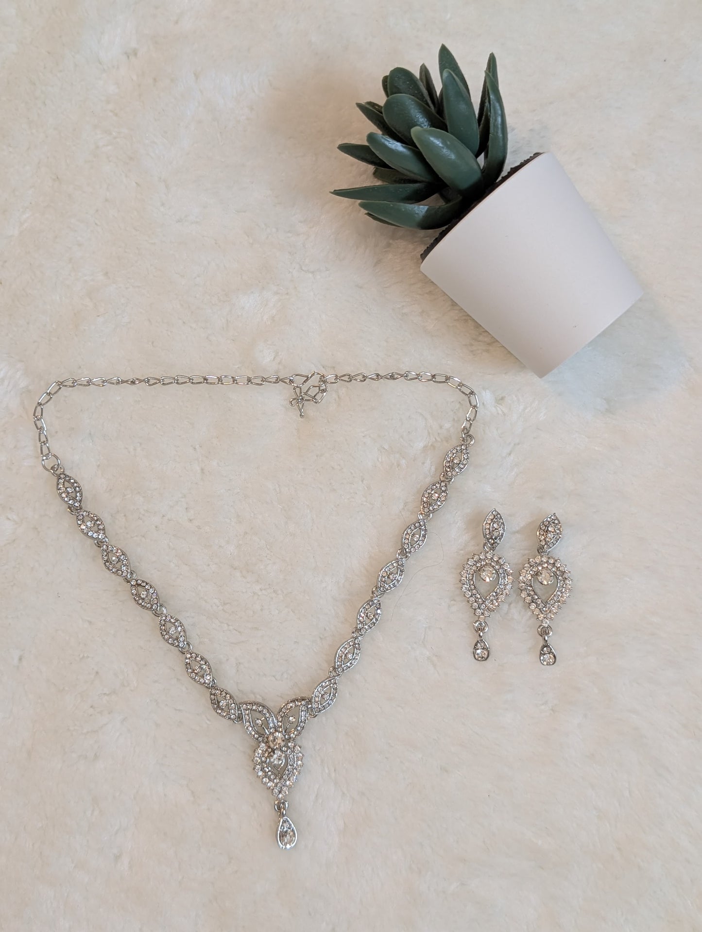 Opulent Charm Adornments - Silver Shade