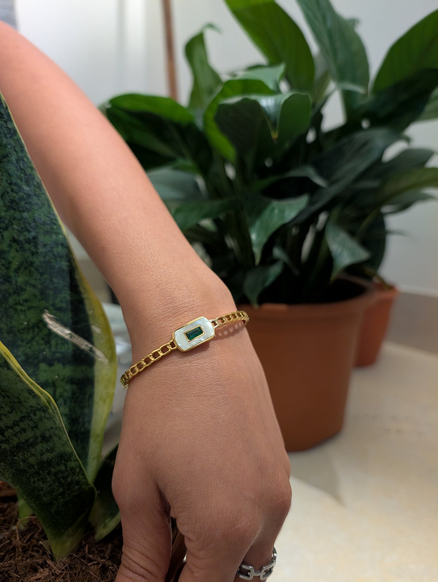 Emerald in the white Bracelet