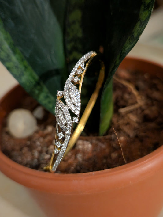 A love triangled Golden Bracelet