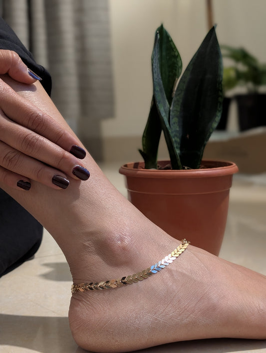 A Snaky Golden Elegant Chain