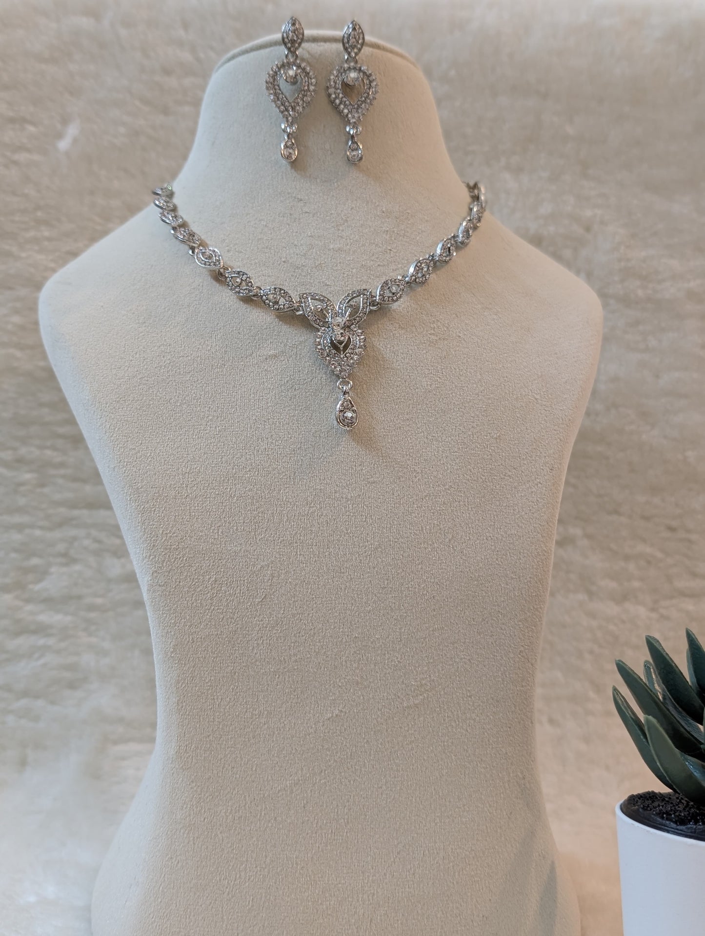 Opulent Charm Adornments - Silver Shade