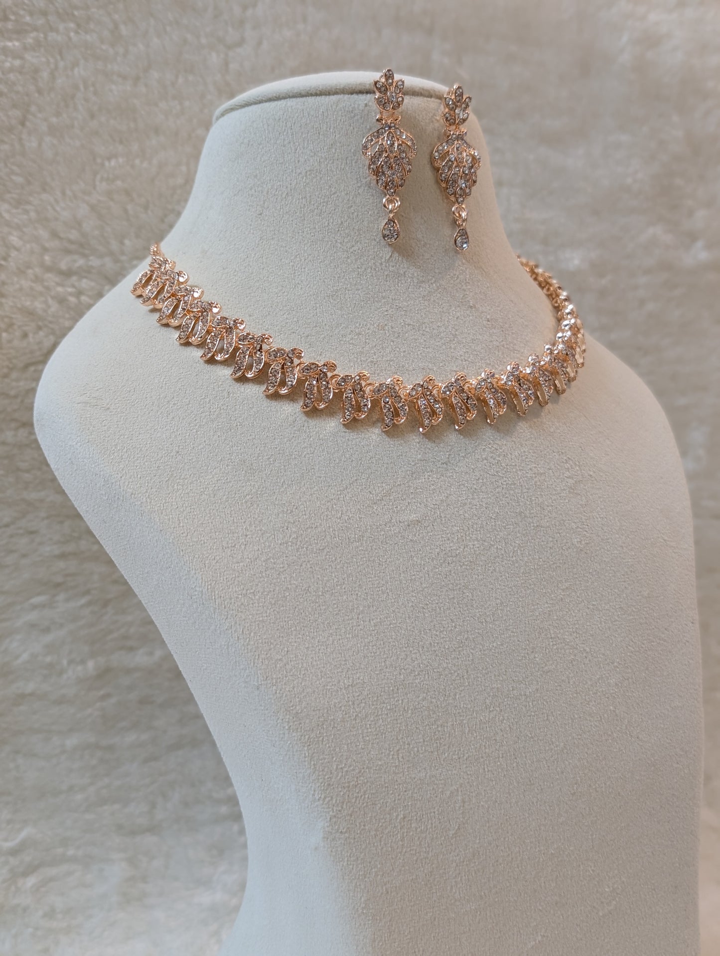 Chic Jewel Ensemble - Choker set