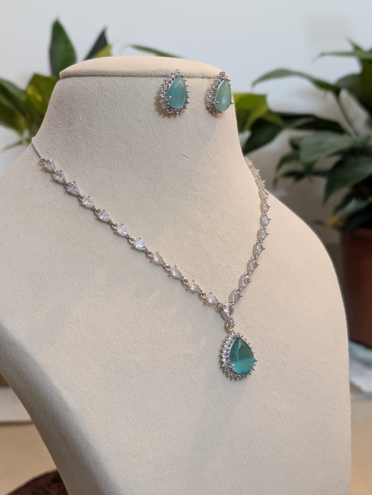 Light Green Necklace Set