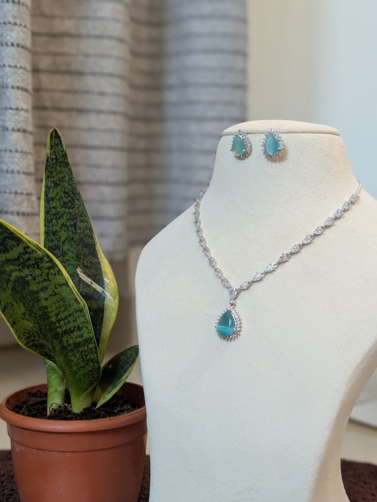 Light Green Necklace Set